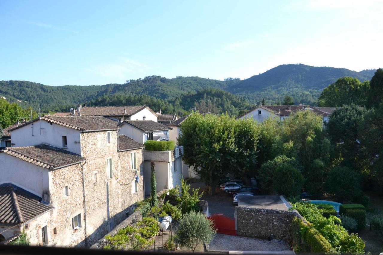 St Jean Du Gard : Spacious Apartment With Use Of Pool サン・ジャン・デュ・ガル エクステリア 写真